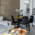 P&o Mennica Vi Apartman Varsó
