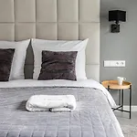 P&o Mennica Vi Apartman